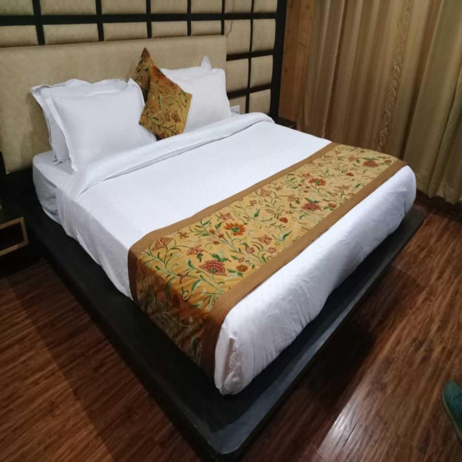 Hotel Sheen Srīnagar Dış mekan fotoğraf
