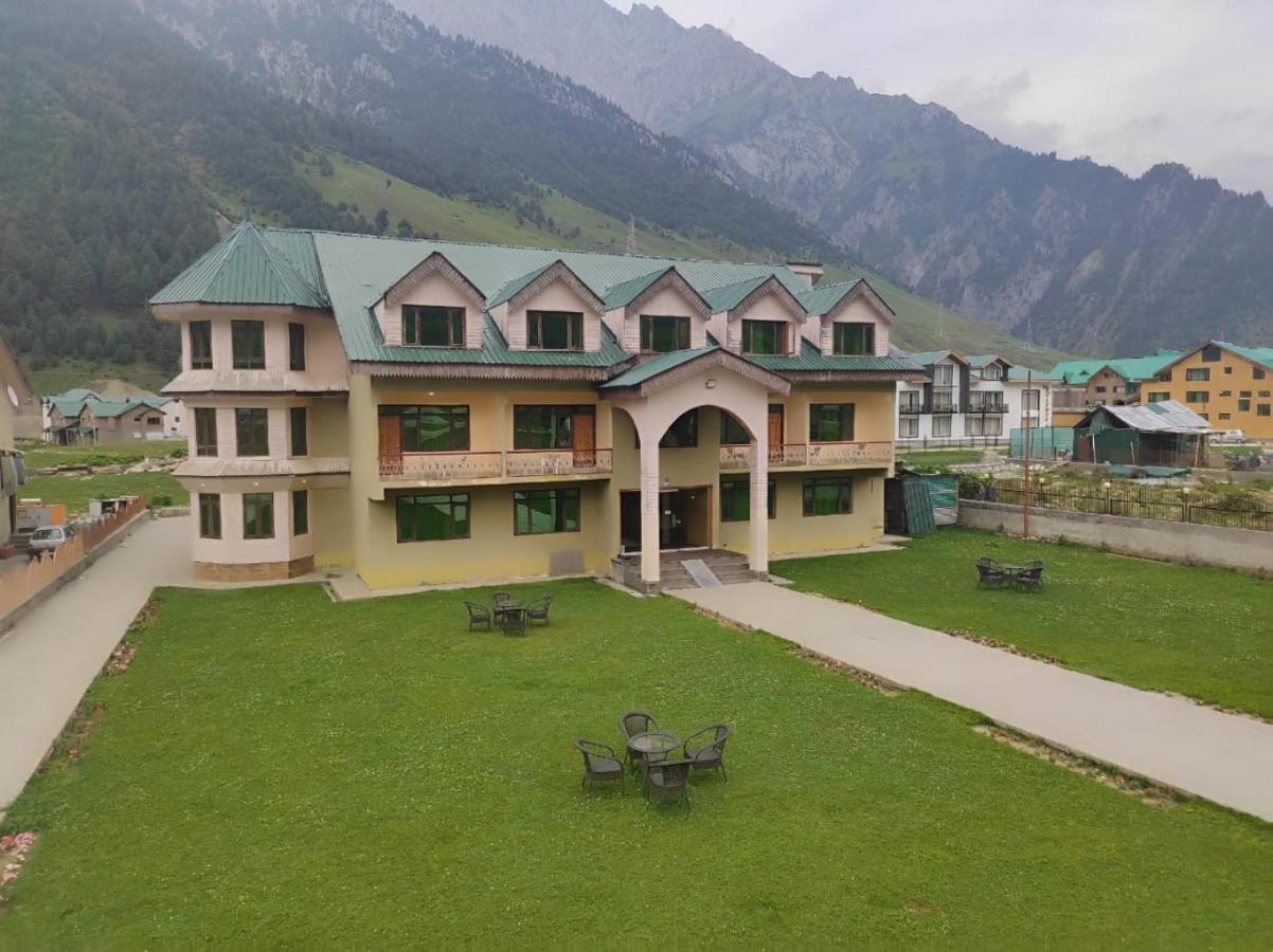 Hotel Sheen Srīnagar Dış mekan fotoğraf