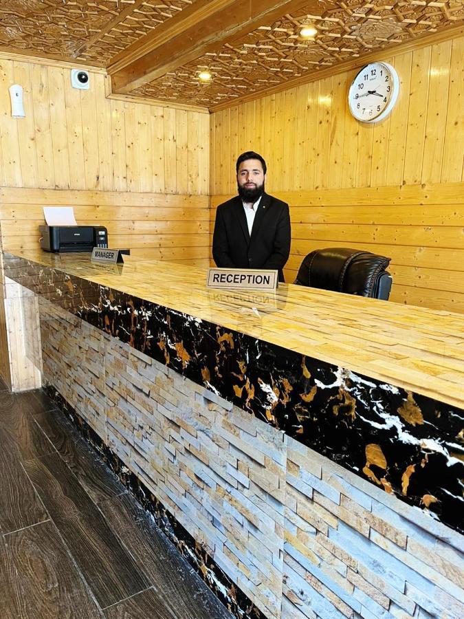 Hotel Sheen Srīnagar Dış mekan fotoğraf