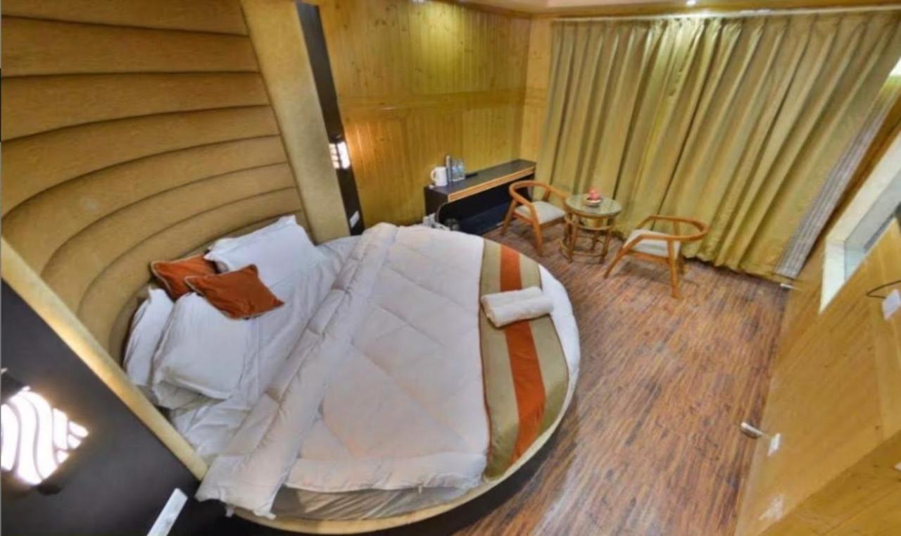Hotel Sheen Srīnagar Dış mekan fotoğraf