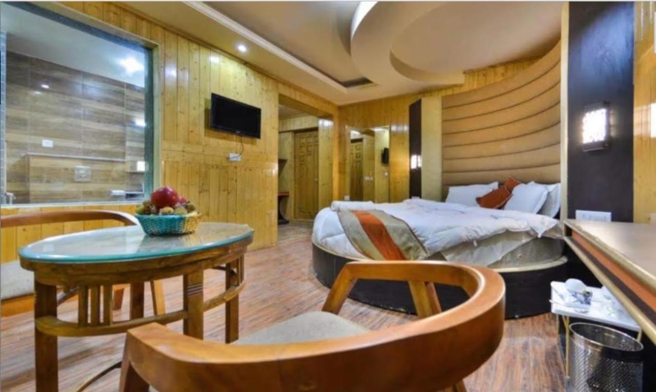 Hotel Sheen Srīnagar Dış mekan fotoğraf